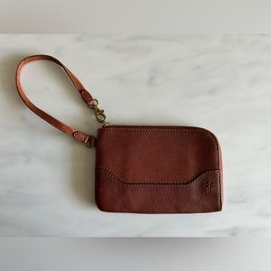 FRYE Melissa Leather Wristlet - Pebble Dark Brown